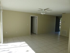 2153 McIntosh Rd in Sarasota, FL - Building Photo - Building Photo