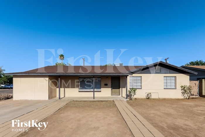 5702 N 19th Dr in Phoenix, AZ - Building Photo