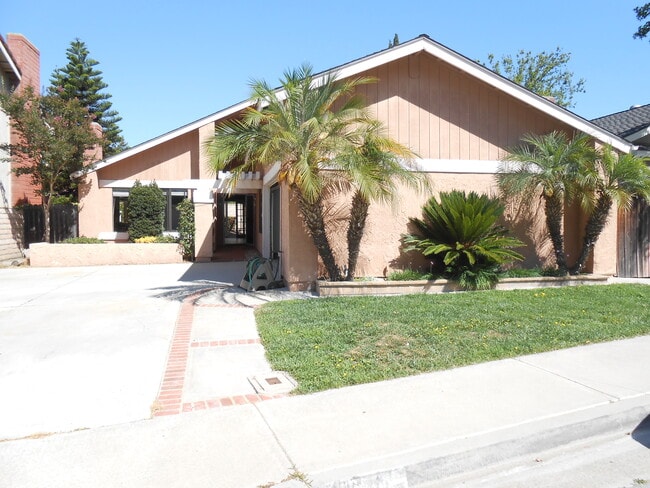 22431 Rippling Brook in Lake Forest, CA - Building Photo - Building Photo