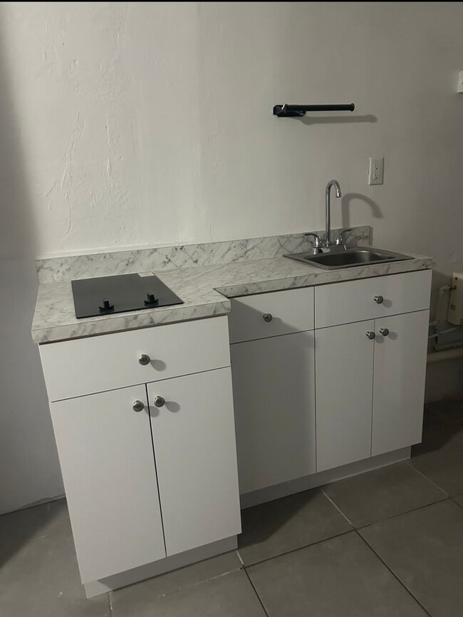 1170 Plover Ave, Unit G-207 in Miami Springs, FL - Building Photo - Building Photo