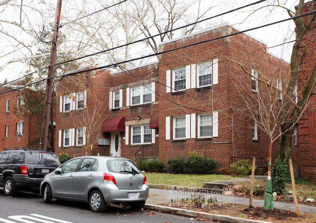 4010-4012 Calvert St NW in Washington, DC - Building Photo