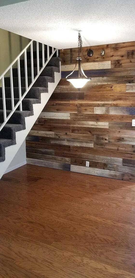 property at 720 W 4th St