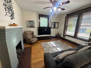 1841 Oxford Ave SW, Unit 2 Bd 1 Ba Eco Apartment in Roanoke, VA - Foto de edificio - Building Photo