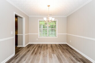 700 Castlebrooke Dr SE in Lawrenceville, GA - Building Photo - Building Photo