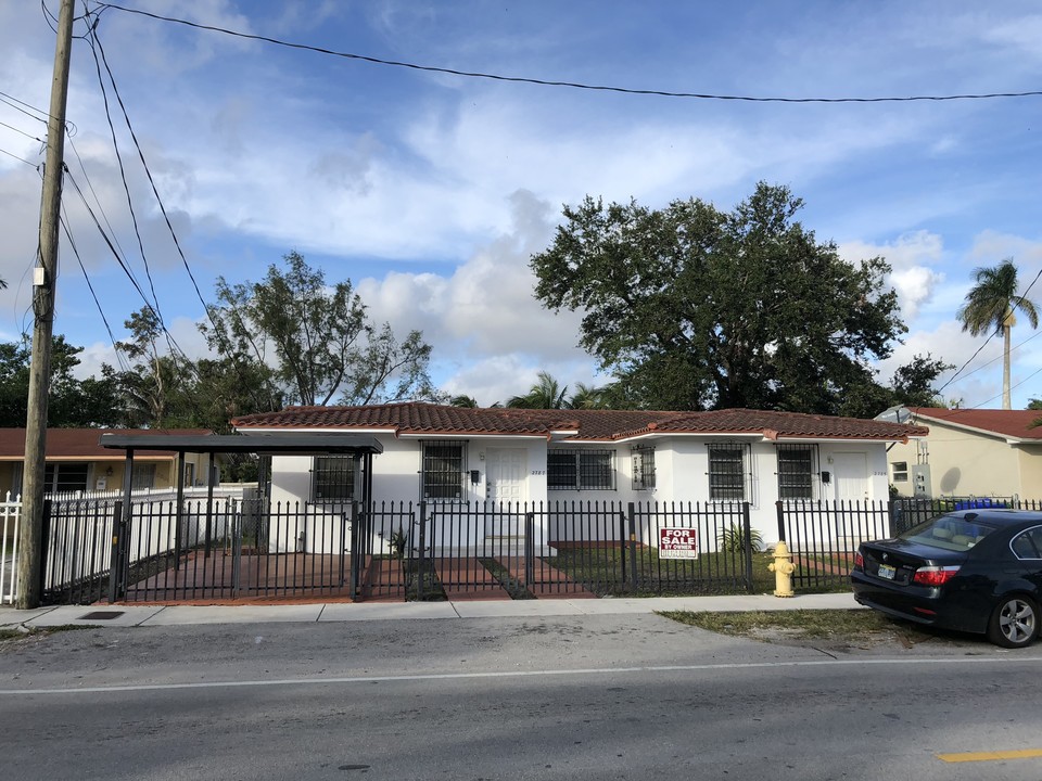 2785 NW 11th St in Miami, FL - Building Photo