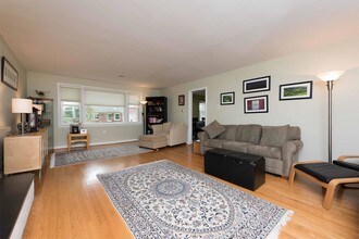 6789 Little Falls Rd in Arlington, VA - Building Photo - Building Photo