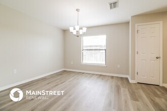 719 Center Lake St in Lehigh Acres, FL - Foto de edificio - Building Photo