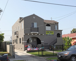 626 W 56th St in Los Angeles, CA - Building Photo