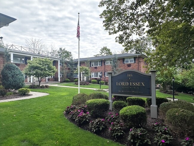 Lord Essex Apartments