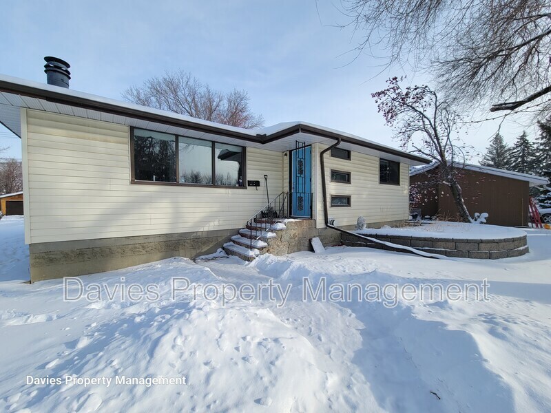 8520-8571 71 Ave NW in Edmonton, AB - Building Photo