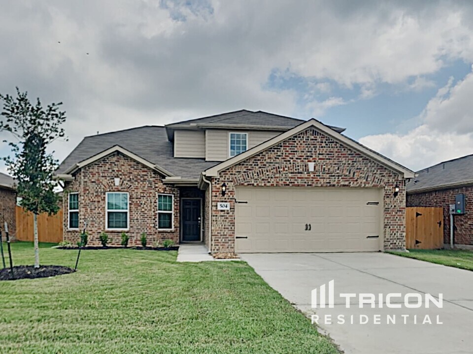 504 Red Dusk Paint Dr in La Marque, TX - Building Photo