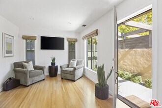 733 Westmount Dr in West Hollywood, CA - Building Photo - Building Photo