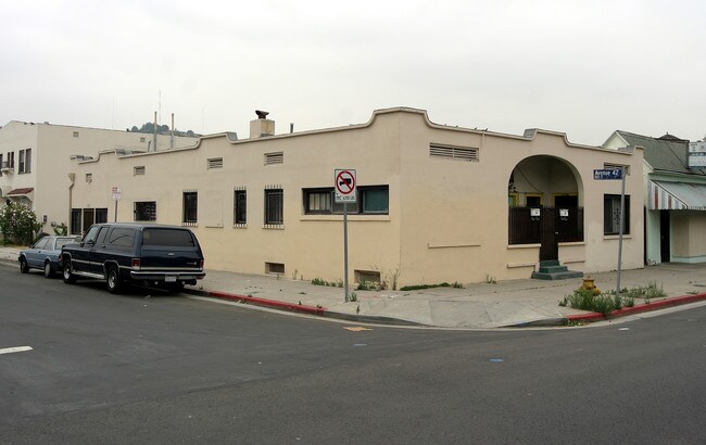 4126 N Figueroa St in Los Angeles, CA - Foto de edificio - Building Photo