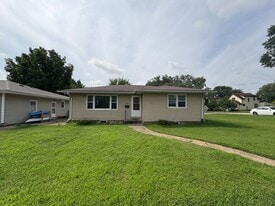 322 W Seerley Blvd in Cedar Falls, IA - Building Photo