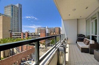 325 Seventh Ave in San Diego, CA - Foto de edificio - Building Photo