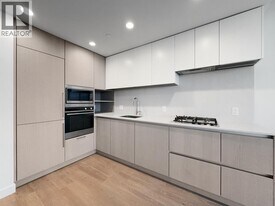 5685 Halley Ave in Burnaby, BC - Building Photo