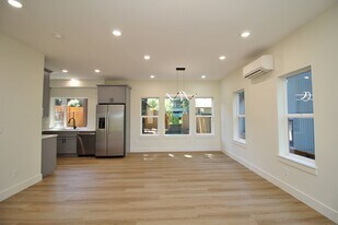 4660 SW Fairvale Ct in Portland, OR - Building Photo