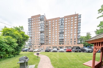 Parkway Condominiums in Niagara Falls, NY - Building Photo - Building Photo
