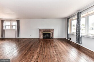 5508 Inverchapel Rd in Springfield, VA - Building Photo - Building Photo