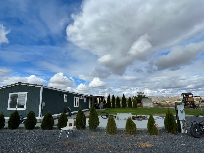 9635 Rd H NW in Ephrata, WA - Building Photo - Building Photo