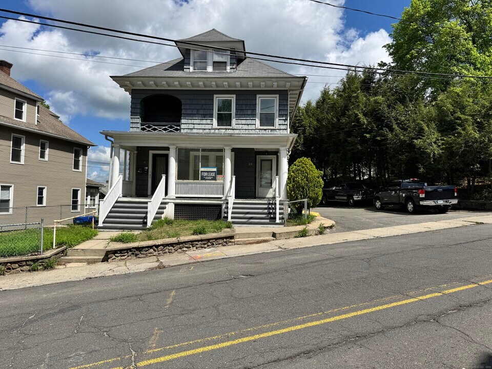 21 Roseland Ave in Waterbury, CT - Building Photo