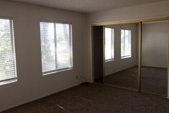 137 Alamos Ave in Clovis, CA - Building Photo - Building Photo