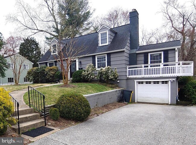 property at 521 Evergreen Rd
