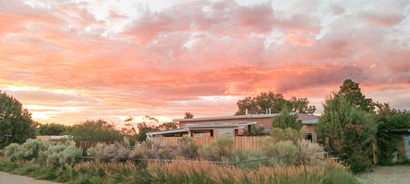 313 Adobe Rd in Taos, NM - Building Photo