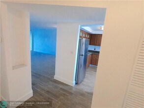 18900 NE 14th Ave-Unit -#D304 in Miami, FL - Foto de edificio - Building Photo