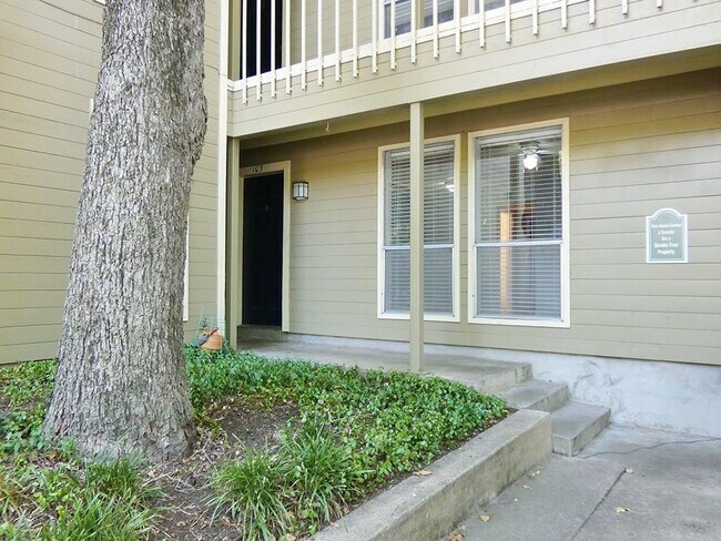 property at 202 E 45th St