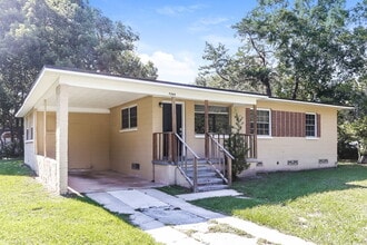 7244 Rhode Island Dr E in Jacksonville, FL - Building Photo - Building Photo