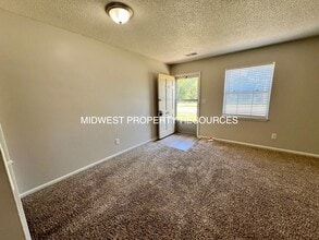 915 NW Colbern Rd in Lee's Summit, MO - Building Photo - Building Photo