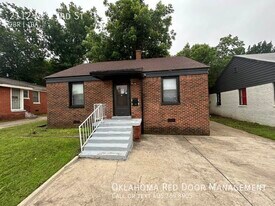 2112 NE 23rd St in Oklahoma City, OK - Building Photo