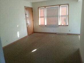 2390 S 92nd St, Unit #3 in West Allis, WI - Building Photo - Building Photo