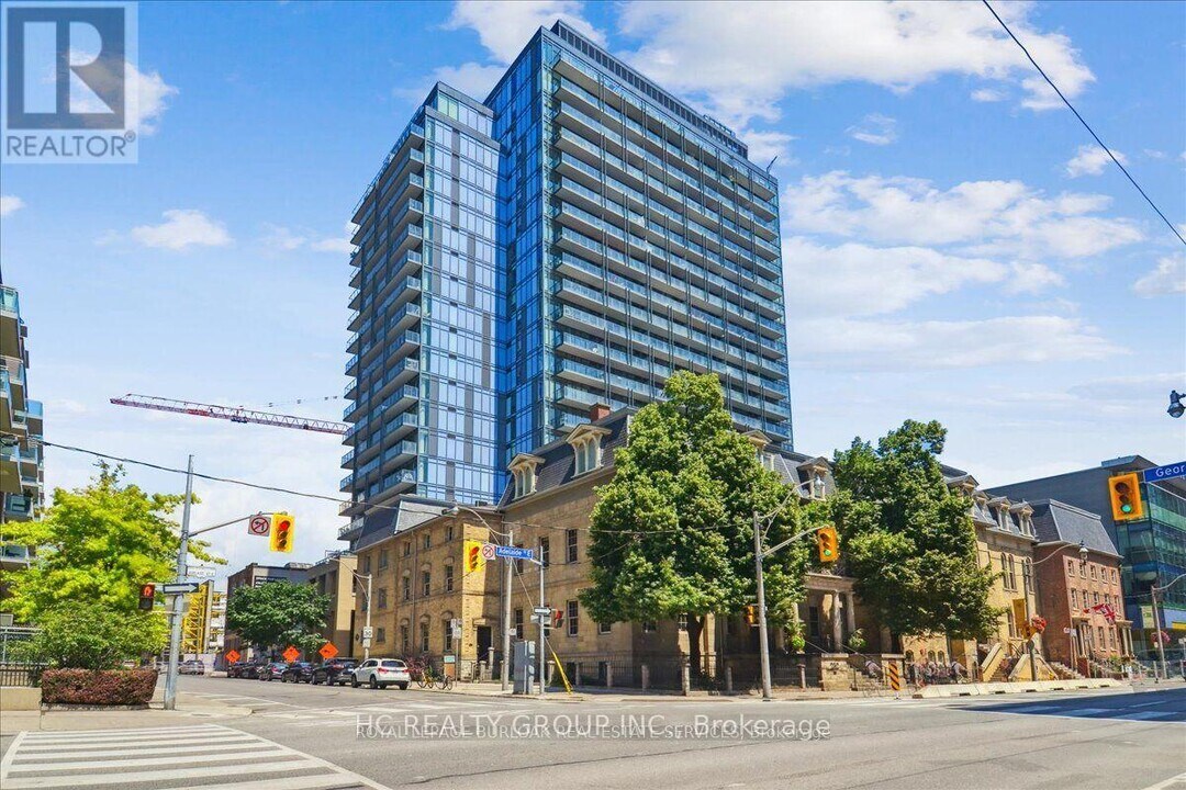 105 George St in Toronto, ON - Building Photo