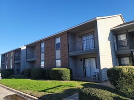 Bosque River Apartments