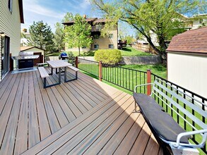 8014 Sunnyoak Cir in Cottonwood Heights, UT - Foto de edificio - Building Photo