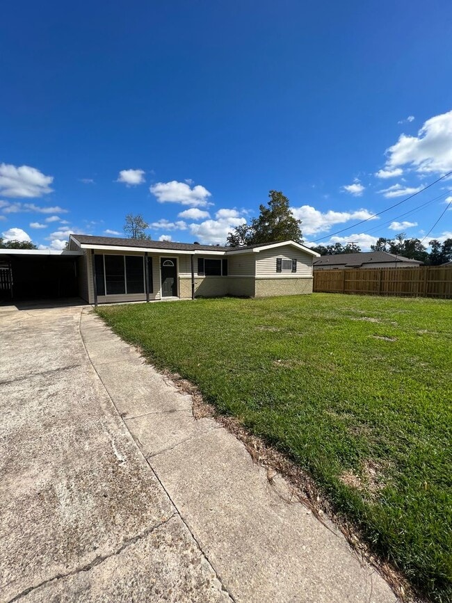 property at 606 Woodland St