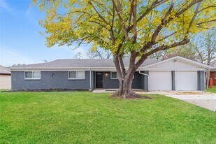 1137 Desiree Ln in Hurst, TX - Building Photo