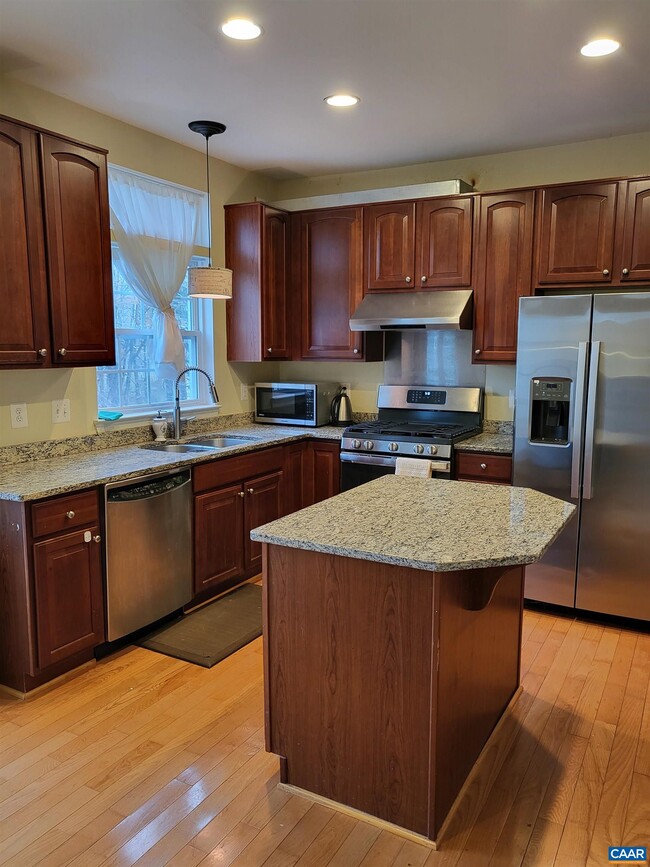 712 Rainier Rd in Charlottesville, VA - Building Photo - Building Photo