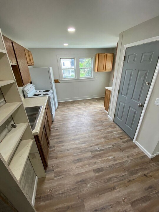 503 W Rollin St-Unit -Unit B in Edgerton, WI - Foto de edificio