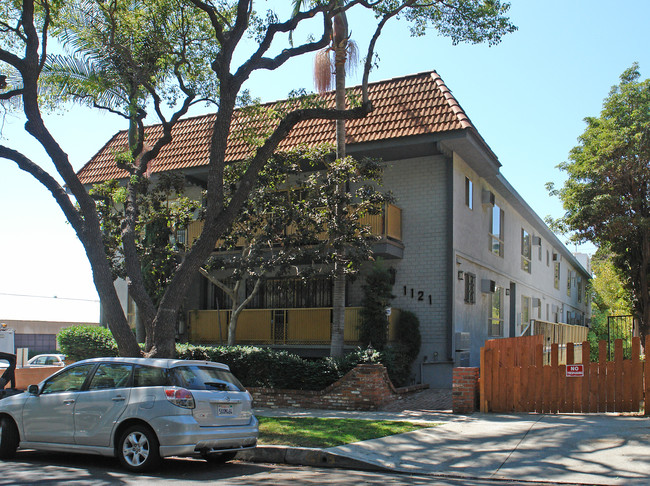 1121 N Kings Rd in West Hollywood, CA - Building Photo - Building Photo