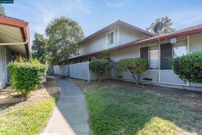 101 Villa Cir in Fairfield, CA - Building Photo - Building Photo