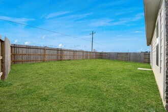 833 Vlg Brk Dr in Willis, TX - Building Photo - Building Photo