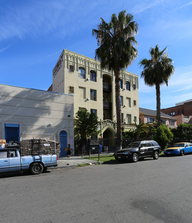 3071 Leeward Avenue in Los Angeles, CA - Building Photo