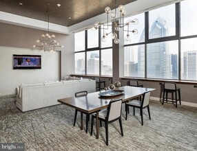 1500 Locust St, Unit 2B-3416 in Philadelphia, PA - Building Photo - Building Photo