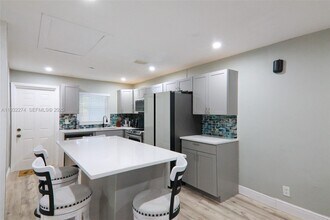 5300 NW 15th Ct in Lauderhill, FL - Foto de edificio - Building Photo