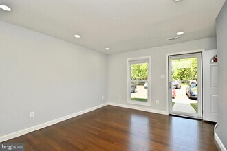 2125 Ferguson Pl in Herndon, VA - Building Photo - Building Photo