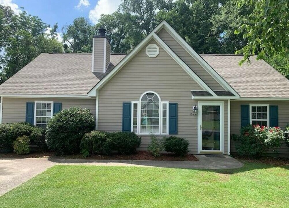 1679 Scarborough Rd in Greenville, NC - Building Photo