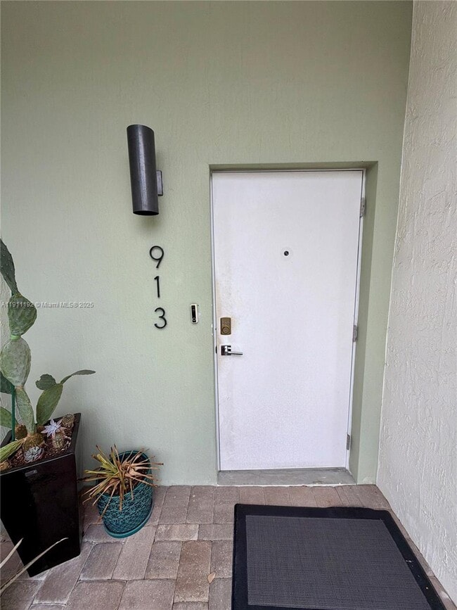 913 NW 45th Terrace in Plantation, FL - Foto de edificio - Building Photo